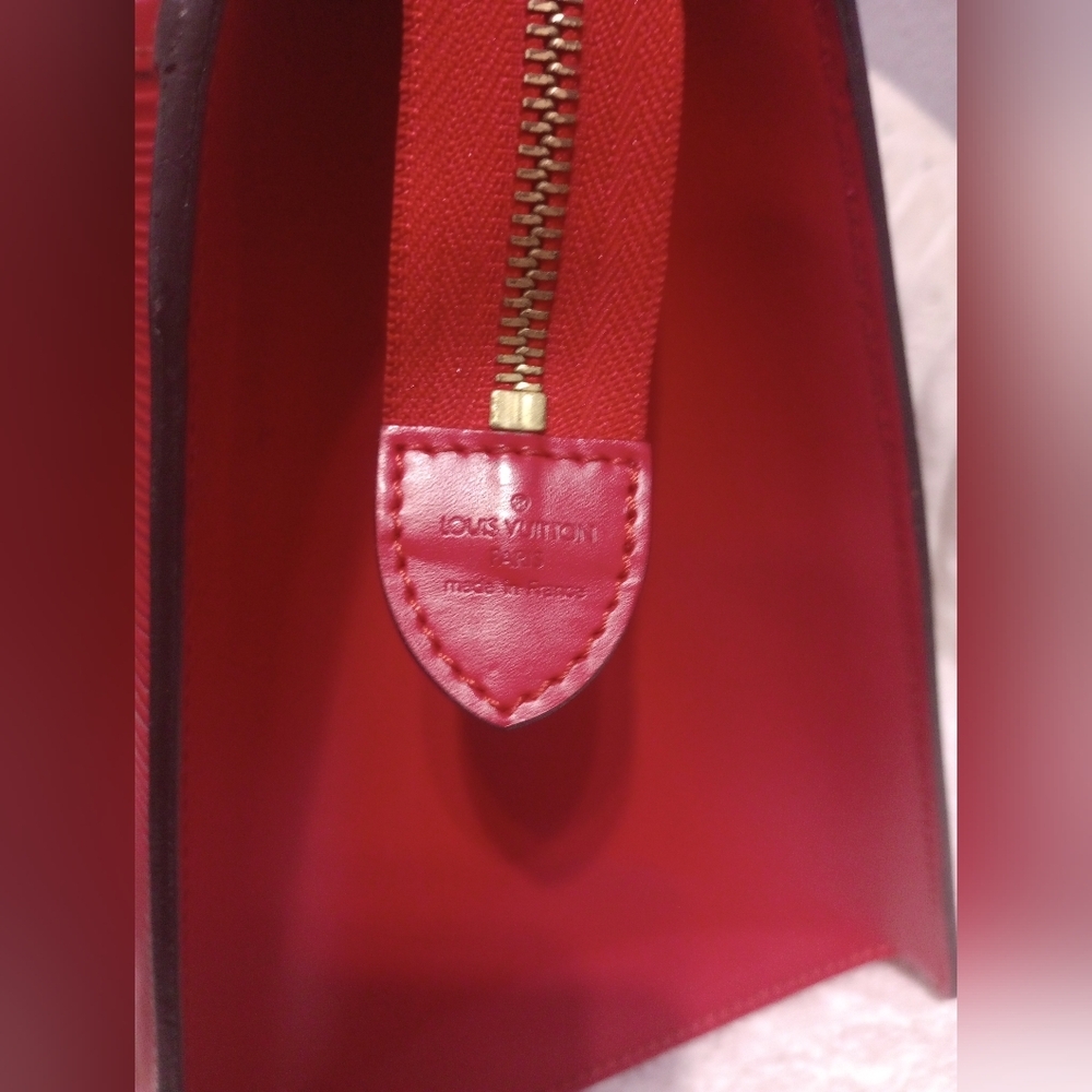 Louis Vuitton Bags - Picture 10 of 16